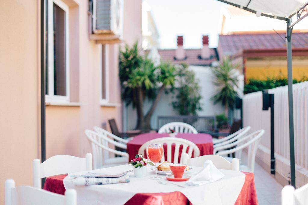 Roma Hotel Pineto Kültér fotó