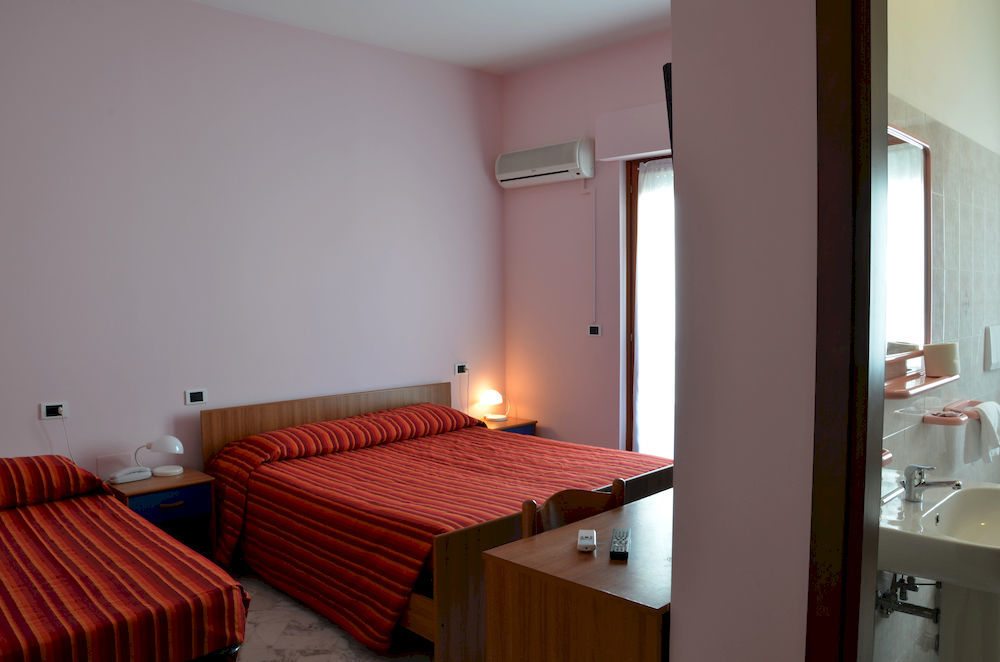 Roma Hotel Pineto Kültér fotó
